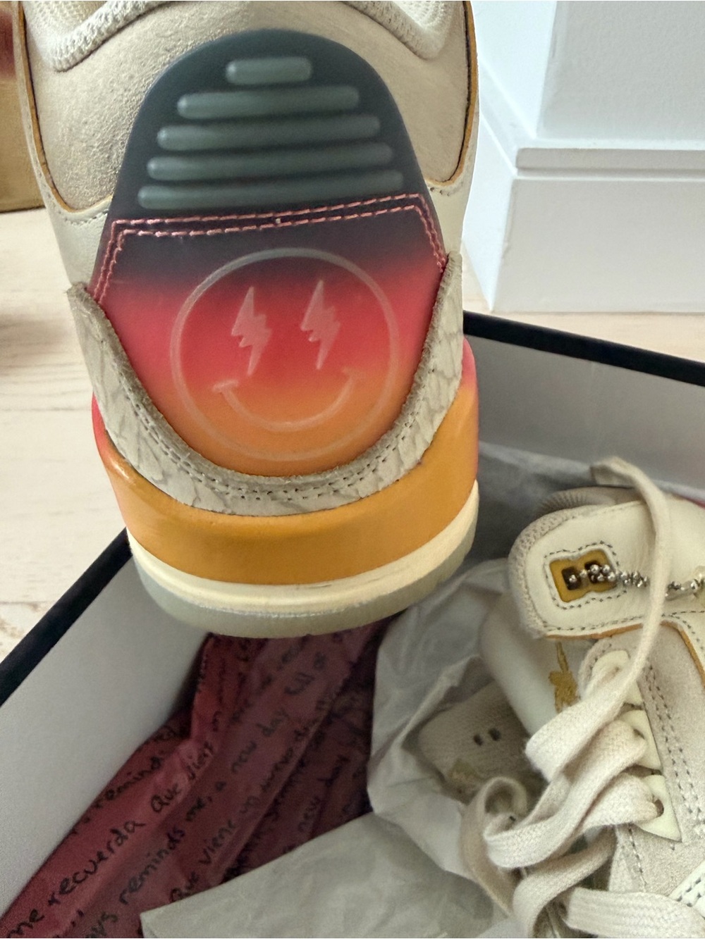 Men's Cream Retro Basketball Sneakers with Yellow Accent - Picture 4 of 8
